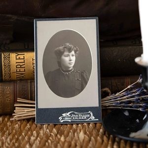 Victorian 1890s CDV Carte De Visite Photograph Woman Oddities Edwardian Ephemera